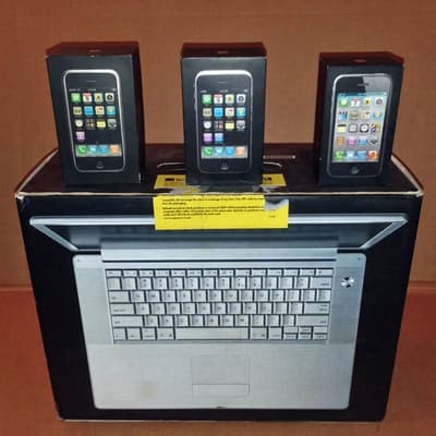 Cajas de Apple iPhone y Powerbook antiguas