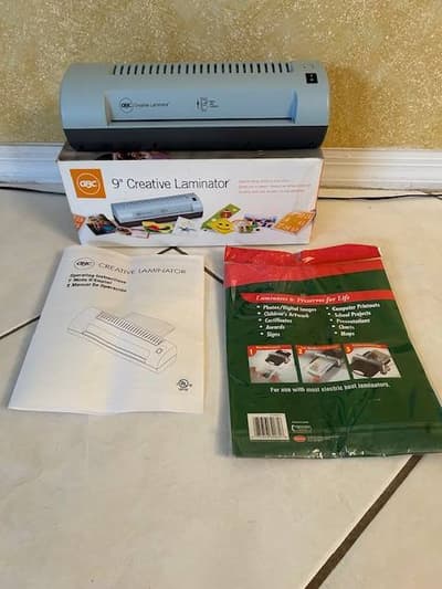 Laminadora creativa GBC de 9" con fundas para plastificar