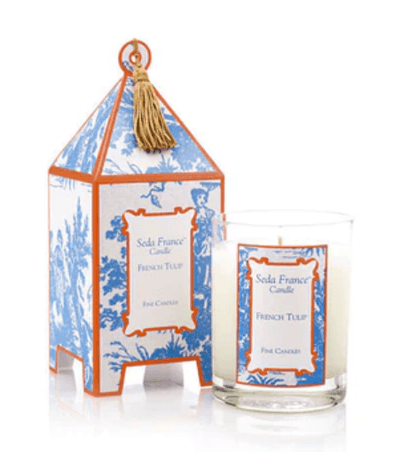 Vela en caja tipo pagoda con tulipanes franceses