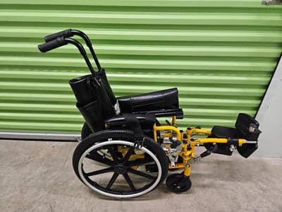 Vendo una silla de ruedas de la marca Medline, modelo MDS806140PD