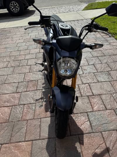 Se vende motocicleta Kawasaki Z125