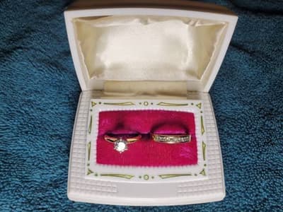 Conjunto de alianzas de boda de oro de 14 quilates con diamantes